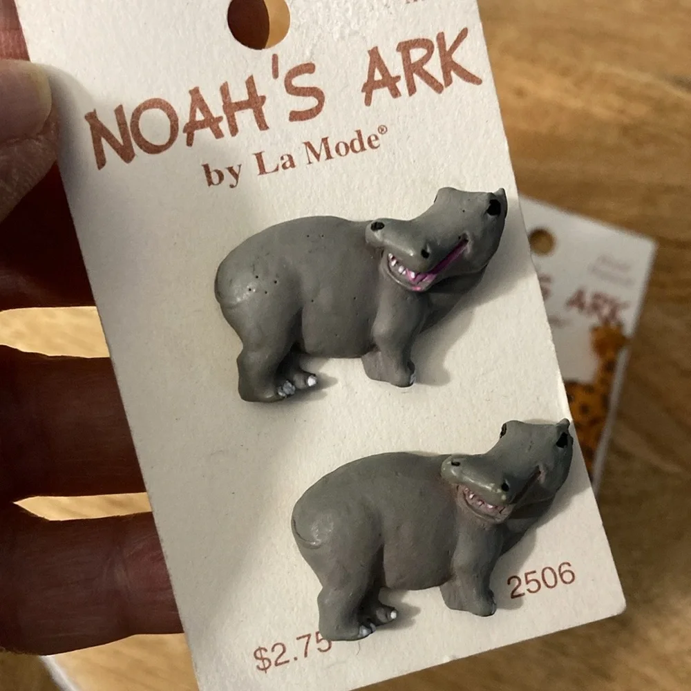 Hippo animal buttons noah’s Ark NEW hand painted set of 2 novelty safari buttons